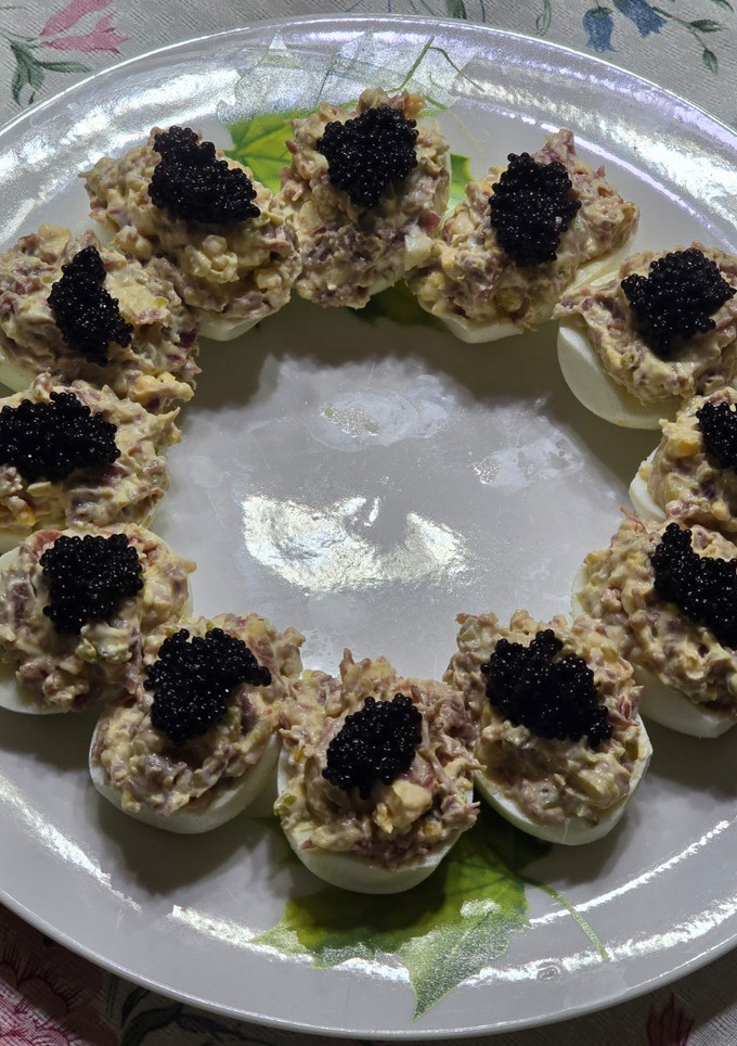 Una foto de Huevos rellenos de jamón
