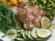 Una foto de edamame vegetariano