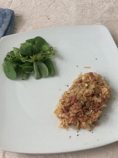 Una foto de Chucrut en conserva con jamón y cebolla