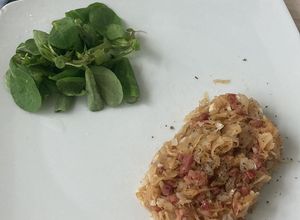 Una foto de Chucrut en conserva con jamón y cebolla