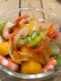 鮮蝦芒果生菜和風沙拉 的食譜成品照片