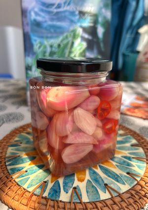 Hình của món Hành Tím Ngâm Chua Ngọt.