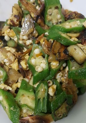 A picture of Fried Lady Fingers with Egg and Anchovies (Malaysian Style).