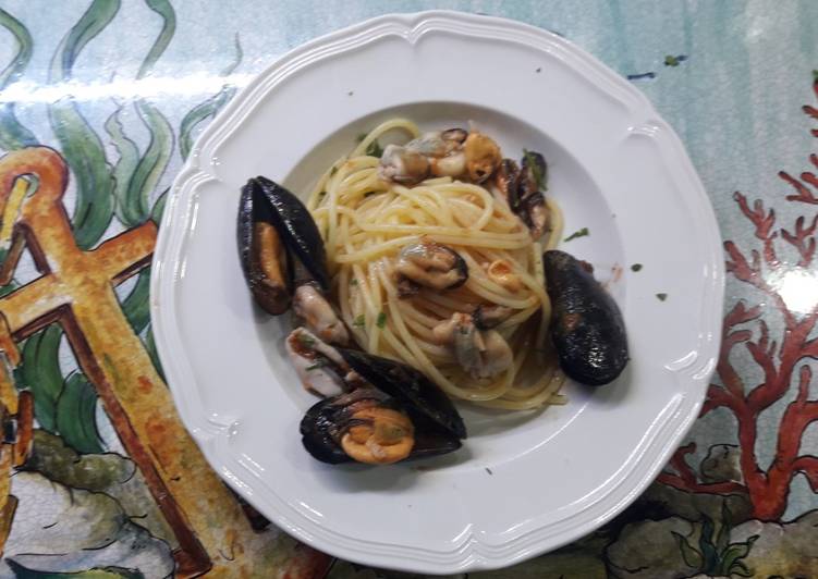 Spaghettoni con cozze del mio lago