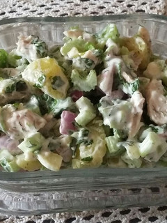 عکسی از دستور سالاد کرفس کاملا رژیمی