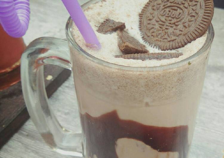 Steps to Make Homemade Chocolate Oreo shake