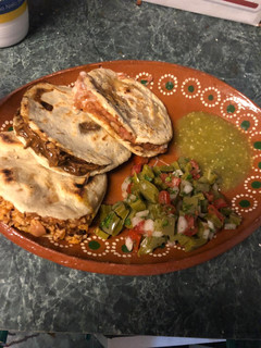 Una foto de Gorditas rellenas con ensalada de nopal