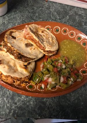 Una foto de Gorditas rellenas con ensalada de nopal