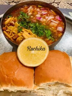 मिसल पाव (Misal pav recipe in Hindi) रेसिपी मुख्य फोटो