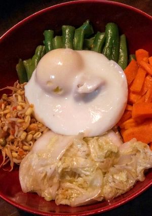 Foto resep Healthy Veggie and Egg Bowl (incl. How To Cook Poached Egg)