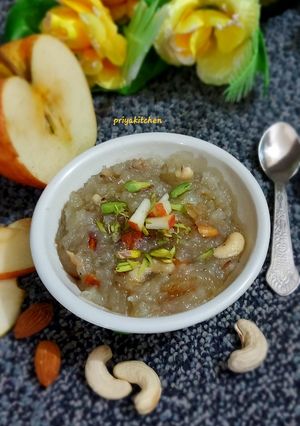 एप्पल ड्राई फ्रूट्स हलवा(apple dryfruits halwa recipe in hindi) रेसिपी मुख्य फोटो