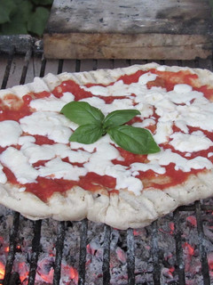 Foto di Pizza cotta sul barbecue