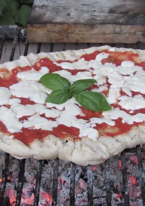 Foto di Pizza cotta sul barbecue