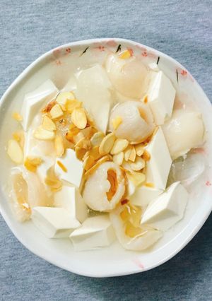 Hình của món Chè khúc bạch.