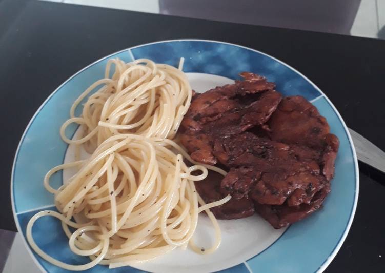 Pollo al vino tinto con spaghetti