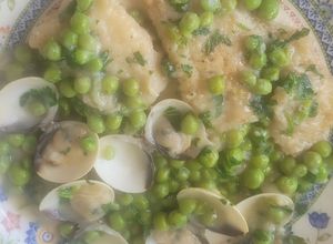 Una foto de Merluza en salsa verde. Todos los productos son congelados y me quedó buenísima