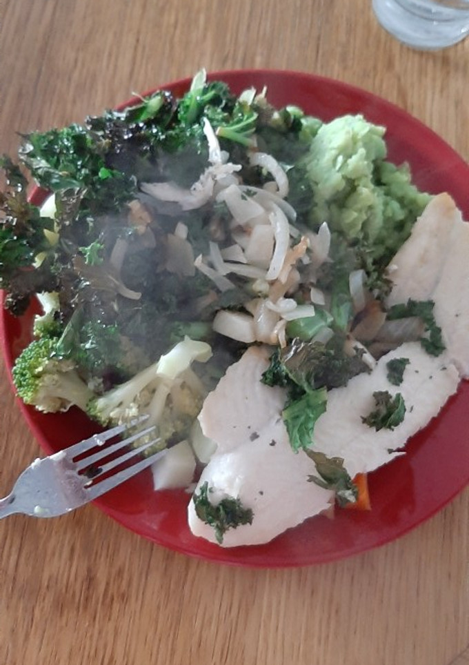 Una foto de Pescado blanco con verduras