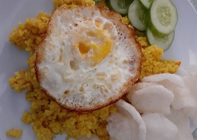 Ternyata begini loh! Bagaimana cara memasak Nasi goreng kunyit yang gurih