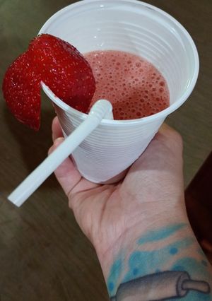 Una foto de Licuado de cerezas, frutillas, banana y damasco