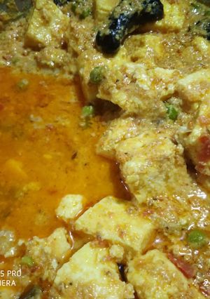 A picture of Matar paneer.