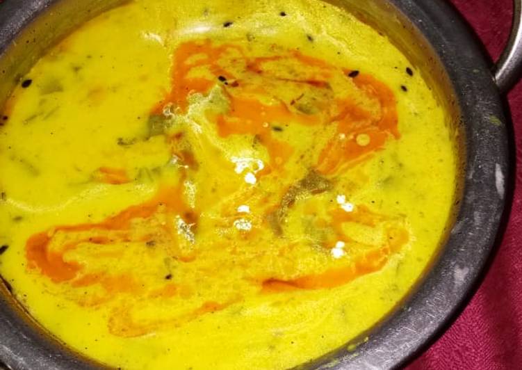 Spinach (palak) kadi