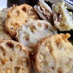 A picture of Lotus Root Tempura Stuffed with Pork.