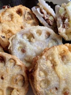 A picture of Lotus Root Tempura Stuffed with Pork.