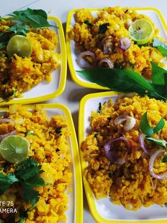 प्याज वाले चटपटे पोहे (Pyaz wale chatpate pohe recipe in Hindi) रेसिपी मुख्य फोटो