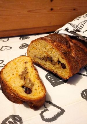 "Hamis fonott" sütőtökös kalács dióval és áfonyával töltve recept fotója