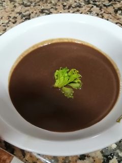 Una foto de Mousse falsa de chocolate y plátano