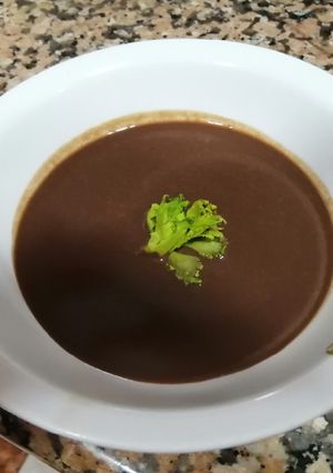Una foto de Mousse falsa de chocolate y plátano