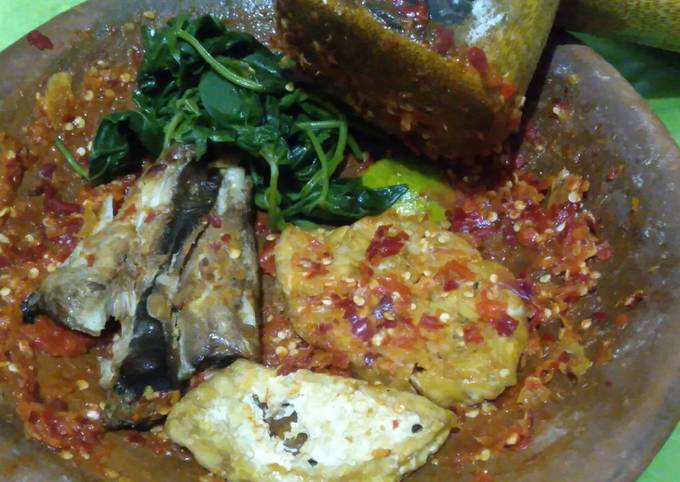 Cara Memasak Penyet Sambel Mentah Irit Anti Gagal