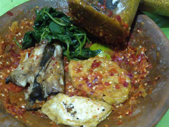 Cara Memasak Penyet Sambel Mentah Irit Anti Gagal