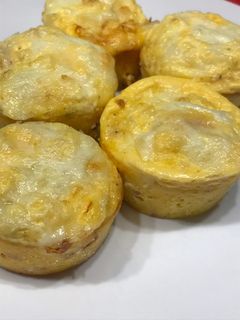 Gyors, sonkás-sajtos rántotta muffin recept fotója