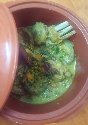 صورة لوصفة طاجين الجلبانة و القرنون باللحم