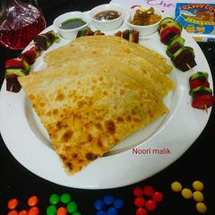 A picture of Aloo_cheese_paratha.