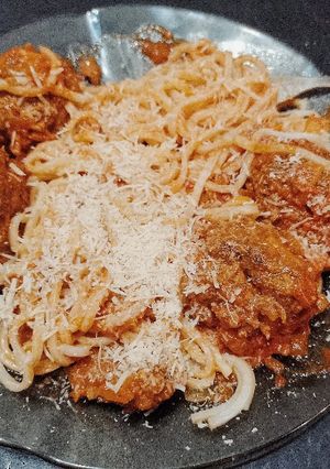 Una foto de Fideos con Tuco y Albóndigas