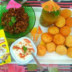A picture of Golgappe with Mango Water.