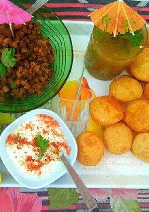 A picture of Golgappe with Mango Water.