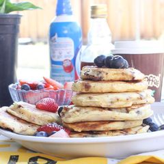 A picture of Hawaii macadamia nut chocolate banana pancake recipe.