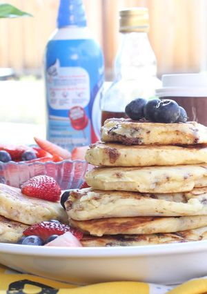 A picture of Hawaii macadamia nut chocolate banana pancake recipe.
