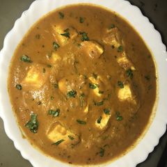 A picture of Matar paneer.