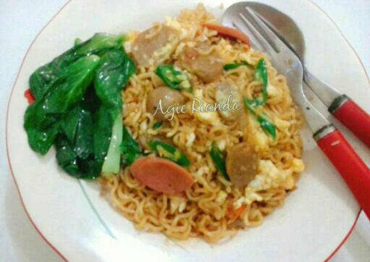 Mie goreng spesial (mie instan)π