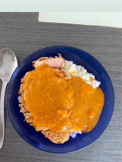 Una foto de Katsu curry sin gluten