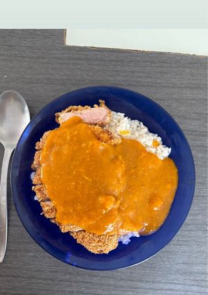 Una foto de Katsu curry sin gluten
