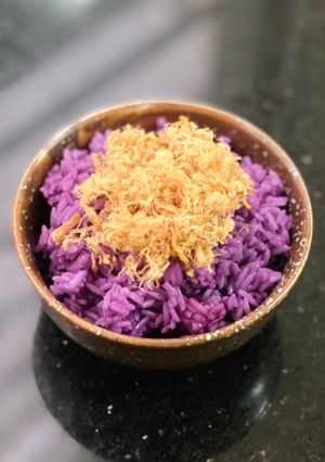 Hình của món Cơm Lá Cẩm.