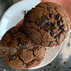 A picture of Eggless Choco chips cookies.