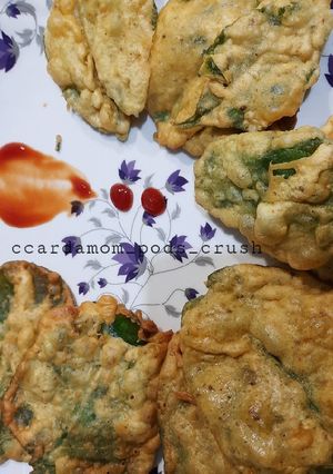A picture of Palak Pakoda.