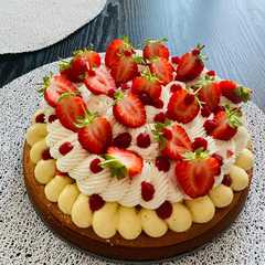 A picture of Fraisier 🍓 o Torta cremosa de fresas.
