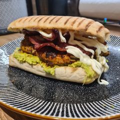 A picture of Cajun chicken burgers.